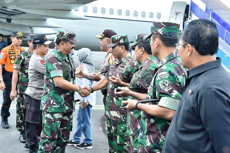 Panglima TNI dan Kapolri Pantau Pencarian Korban KM Sinar Bangun di Danau Toba