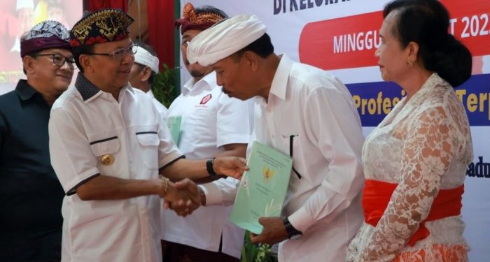 93 Tahun Menanti, Warga Banjar Mumbul Akhirnya Terima Sertifikat Tanah