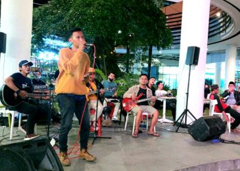 Pemudik di Pelabuhan Merak Dihibur Live Music Sebelum Masuk Kapal