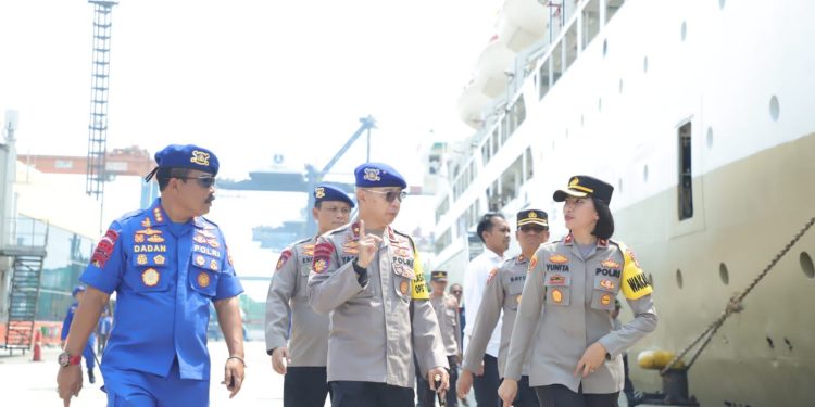 Dirpolair Mabes Polri Tinjau Posko Ops Ketupat di Muara Angke dan Tanjung Priok