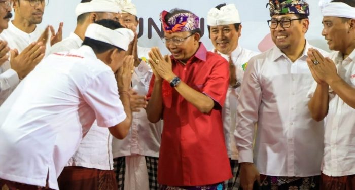 Koster Hibahkan Tanah Pemprov Bali ke Desa Adat Panjer dan Penatih Puri