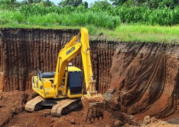 Bupati Gianyar Perintahkan Satpol PP Hentikan Pengerukan Tanah di Desa Keramas
