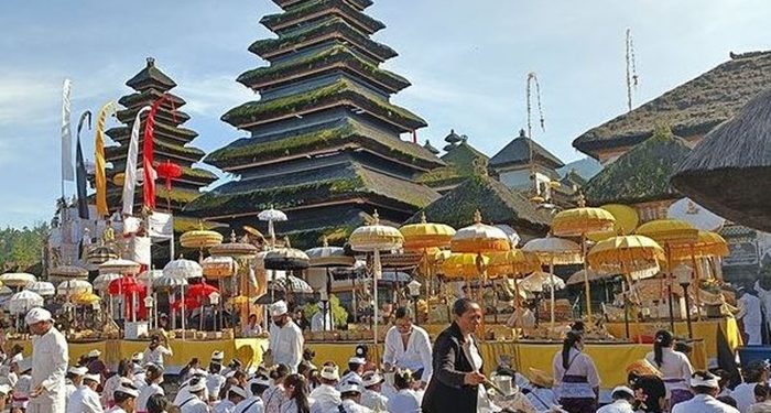 Pura Agung Besakih Tertata Rapi, Warga Apresiasi Kinerja Gubernur Koster