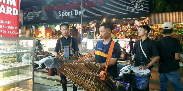 Pariwisata Bali Kian Menggeliat, Musisi Jalanan Mulai Beraksi