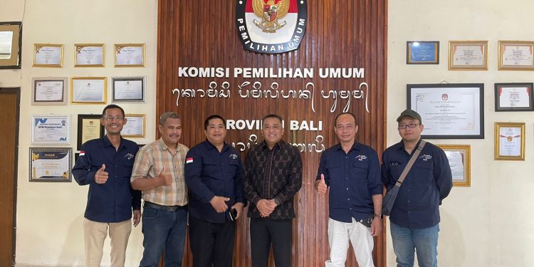 KPU Minta AMSI Bali Berkontribusi Kurangi Sampah Baliho Pemilu