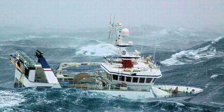 BMKG Imbau Masyarakat Waspadai Potensi Gelombang di Jalur Penyeberangan Bali Hingga Empat Meter