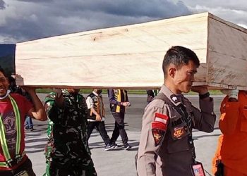 Enam Jenazah Pesawat PK-SMW Berhasil Dievakuasi Tim SAR gabungan melalui Wamena