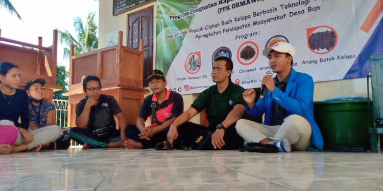 Petani Desa Ban Minta Mahasiswa FP Unwar Bantu olah Kelapa Jadi Produk Bernilai Ekonomi