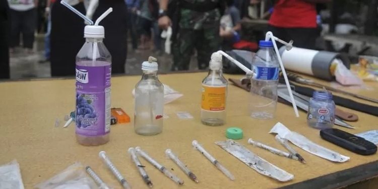 Bikin Resah Warga, Emak- emak Gerebek Sarang Narkoba di Jambi