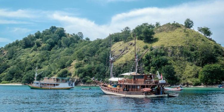 Kemenparekraf Segera Susun Pedoman SOP Kapal Wisata yang Berlayar di Labuan Bajo