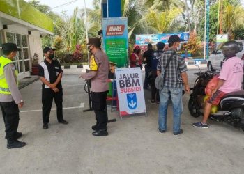 Antisipasi Kelangkaan BBM dan Bahan Pokok Jelang Galungan,  Polsek Penebel Cek SPBU dan Pasar