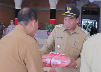 Jelang HUT RI, Pemkab Bulelelng Bagikan 5800 Lembar Bendera untuk Disebar ke Berbagai Pelosok