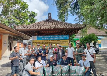 Tingkatkan Produktivitas, FP UNWAR Dorong Peternak Babi Gunakan Pakan Fermentasi