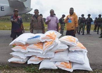 Dilanda Kekeringan, Kapolri Kirimkan  264,7 Ton Beras dan 1.500 Sembako untuk Warga Papua 