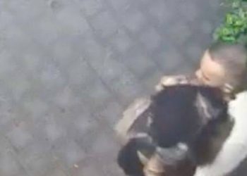 Bule Berbuat Mesum di Halaman Rumah Warga, di Seminyak, Bali Terekam CCTV 