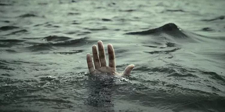 Sedang Memancing Seorang Warga Hilang Tersapu Ombak di Nusa Penida