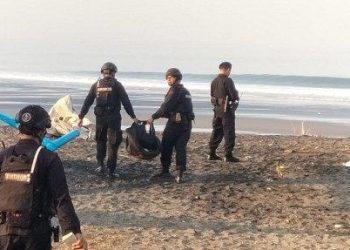 Benda Mirip Granat Ditemukan Warga Saat Sedang Mandi di Sungai