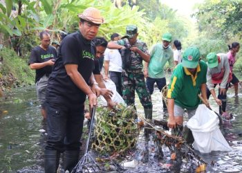 Jelang Musim Hujan Lihadnyana Ajak Masyarakat Bersihkan Kali Antisipasi Banjir