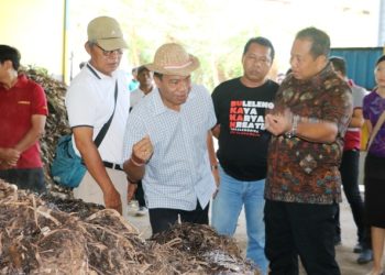 Pj Gubernur Bali Apresiasi Tempat Pengelolaan Sampah Desa Baktiseraga Buleleng
