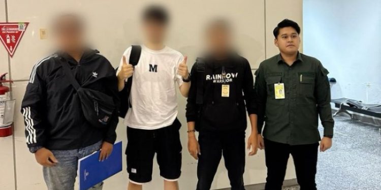 Imigrasi Ngurah Rai Deportasi WNA Asal Cina 