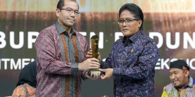 Bupati Badung Raih Penghargaan Inovasi Membangun Negeri 2023