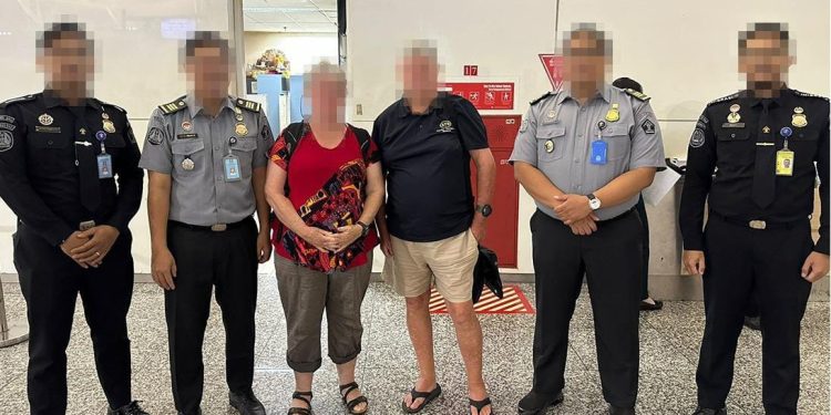 Salahgunakan Izin Tinggal, Dua WNA Asal Australia di Deportasi