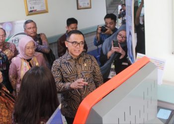 Kunjungi RS Mata Bali Mandara, MenPANRB Minta Pertahankan Predikat WBBM