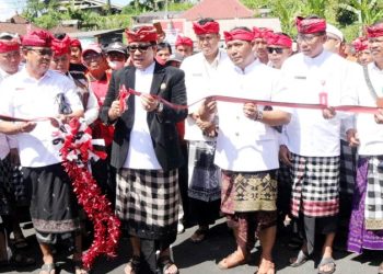 Bupati Tabanan Resmikan Jembatan Penghubung di Desa Marga