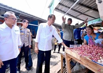 Presiden Tinjau Harga Kebutuhan Pokok di Pasar Rogojampi, Banyuwangi