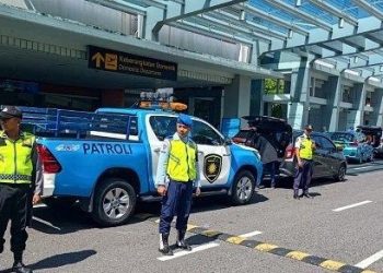 Ciptakan Rasa Aman dan Kondusif, Personel Gabungan Lakukan Patroli di Kawasan Bandara Ngurah Rai