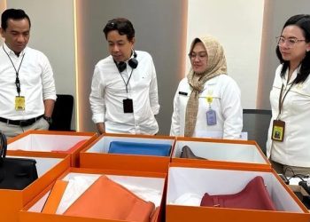 Kejagung Lelang Enam Tas Mewah Milik Istri Terpidana Kasus TTPU Benny Tjokrosaputro.