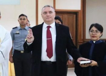 Disumpah oleh Kemenkumham Bali, WNA Asal Rusia Resmi Jadi WNI