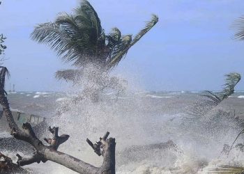 BMKG Ingatkan Masyarakat Waspadai Angin Kencang dan Gelombang Tinggi di Laut Bali