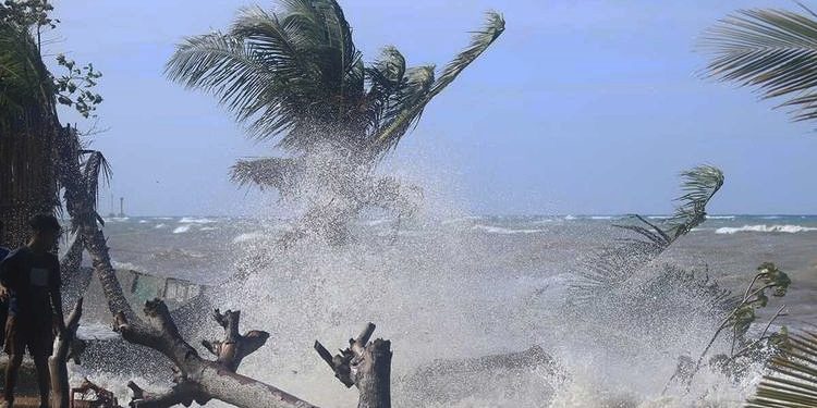 BMKG Ingatkan Masyarakat Waspadai Angin Kencang dan Gelombang Tinggi di Laut Bali