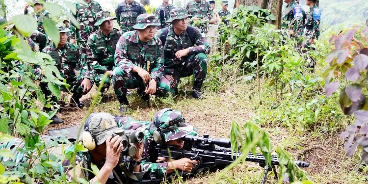 Asah Kemampuan, 1.500 Prajurit Danpasmar 2 Gelar Latihan Perang di Gunung Lawu