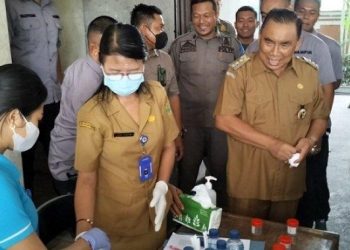 Ratusan Pegawai Kontrak Satpol PP Jembrana Jalani Tes Urine
