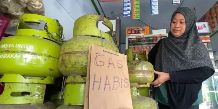 Warga Keluhkan Kelangkaan Gas Elpiji  3 Kg di Denpasar
