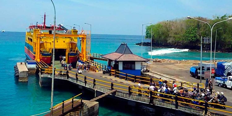 Cuaca Eksrem, Pelabuhan Padangbai Ditutup Sementara