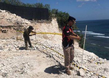 Pemerintah Hentikan Pembangunan Hotel yang Diduga Keruk Tebing Batu Kapur di Desa Pecatu Badung