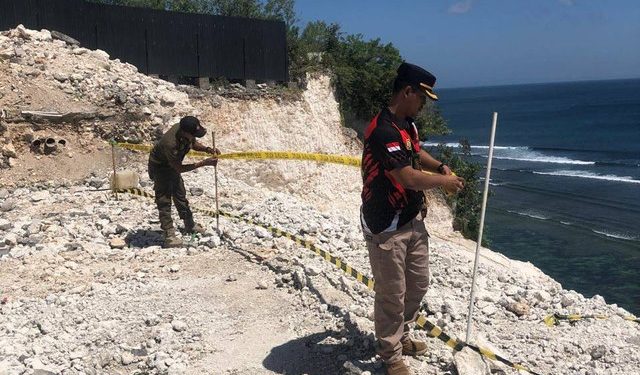Pemerintah Hentikan Pembangunan Hotel yang Diduga Keruk Tebing Batu Kapur di Desa Pecatu Badung