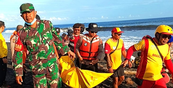 Tim SAR Gabungan Temukan Satu dari Dua Jenazah Remaja yang Terseret Arus di Pantai Saba