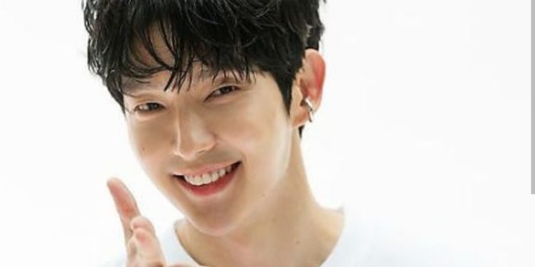 Bintang Flower of Evil Lee Joon Gi Nikmati Waktu Libur di Bali