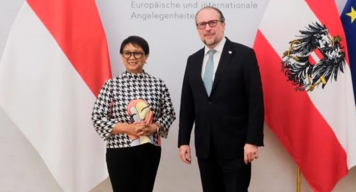 Menlu Retno Marsudi Bahas Penguatan Hubungan Ekonomi dengan Menlu Austria di Wina