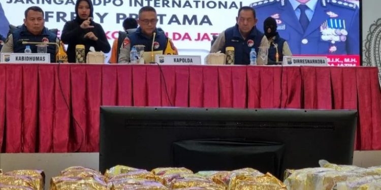 Polda Jatim Ungkap Peredaran 88 Kilogram Sabu dan Ribuan Pil Ekstasi Jaringan Fredy Pratama