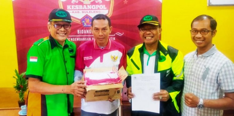 Semarakan HUT RI ke-79, Kesbangpol Buleleng Galang Donasi Gerakan 10 Juta Bendera Merah Putih