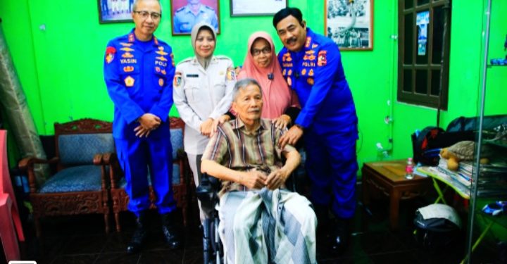 Alumni Akpol 91 Bhara Daksa Beri Kado Istimewa kepada Mantan Pelatih Akpol