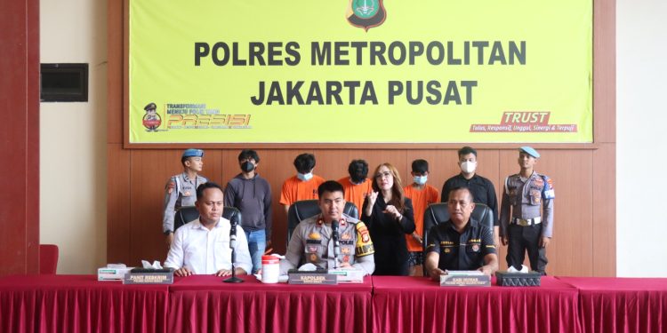 Tawuran di Bawah Layang Mangga Besar, Pelajar SMK Tewas Dibacok