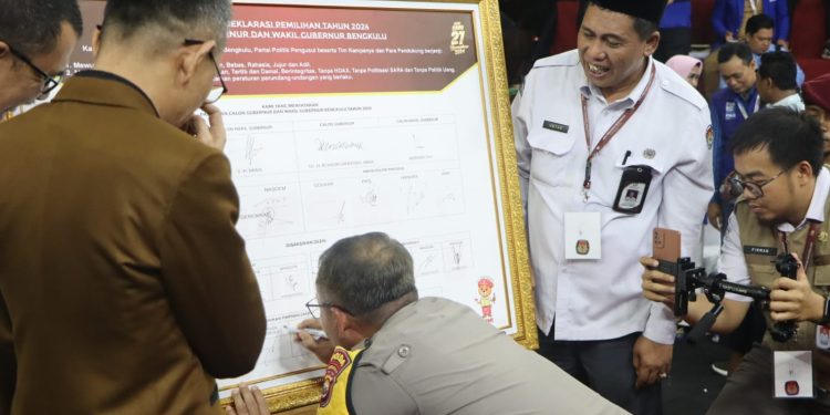 Kapolda Bengkulu Ajak Kedua Paslon Gub dan Wagub Nyanyi Bareng di Malam Pengundian Nomor Urut