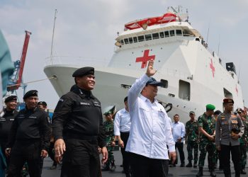 Prabowo dan Jokowi Kompak Hadiri Gelar Unsur Armada TNI AL dan Pemberian Brevet