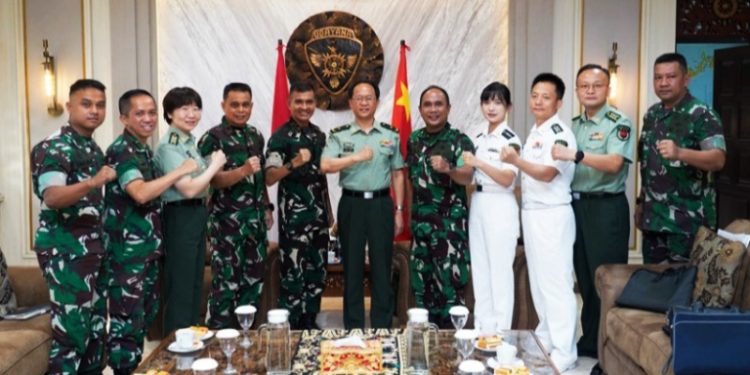 Pangdam IX/Udayana Menerima Kunjungan Persahabatan Delegasi Militer China